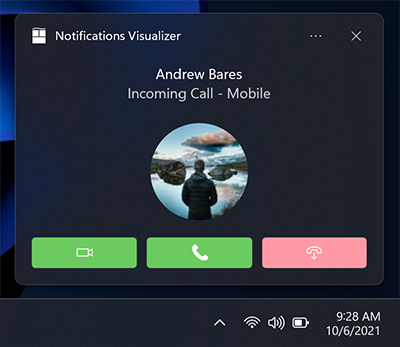 Снимок экрана: уведомление с тремя кнопками, две левые кнопки зеленые с значками для запуска видеозвонка или запуска аудиозвонка. Третья кнопка является красной и имеет значок для отклонения вызова.