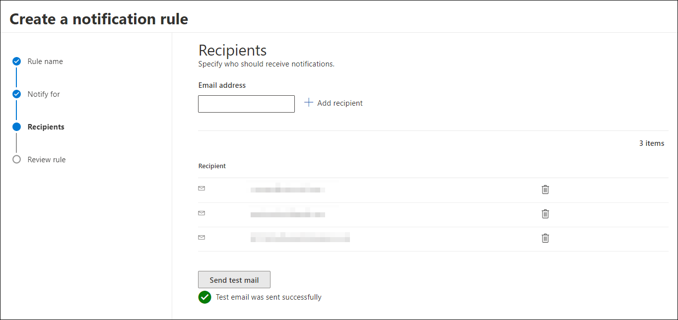 Snímek obrazovky příjemců V seznamu jsou 3 příjemci a testovací e-mail byl odeslán, jak je uvedeno zeleným zaškrtnutím.
