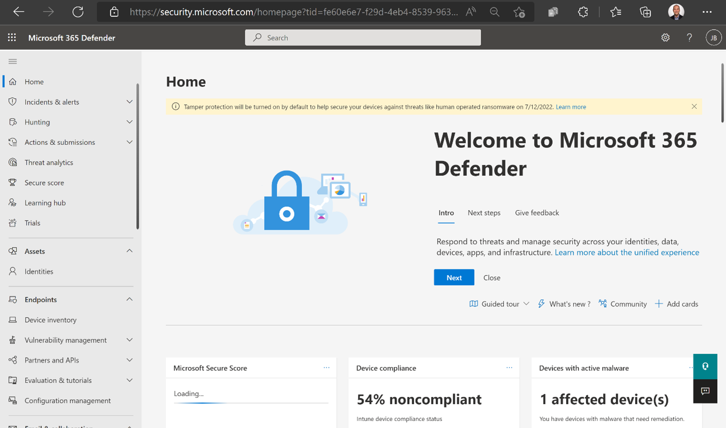 Snímek obrazovky znázorňující žlutý banner se zvýrazněnou integrovanou ochranou na portálu Microsoft Defender