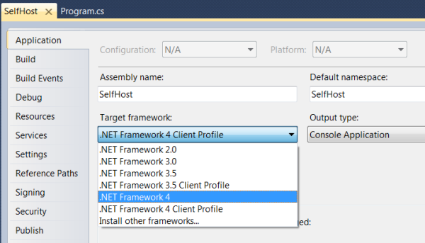 Snímek obrazovky okna Průzkumník řešení zobrazující rozevírací seznam Cílová architektura s položkou tečky NET Framework 4, která je modře zvýrazněná
