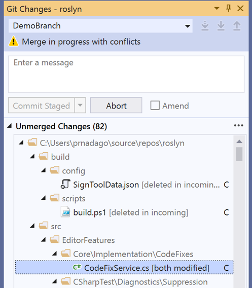 Zpráva Probíhá sloučení s konflikty v sadě Visual Studio 