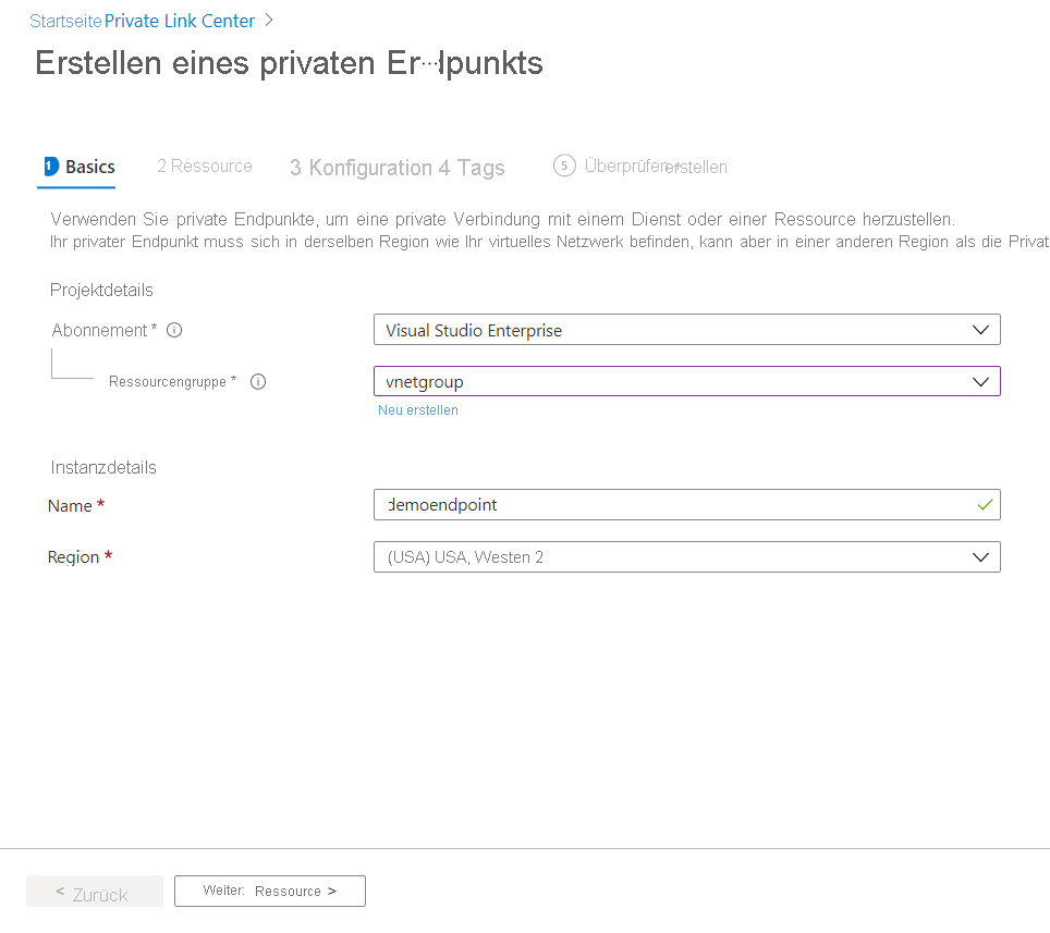 Screenshot: Registerkarte „Grundlagen“ im Azure-Portal mit Feldern zur Angabe von Werten für den privaten Endpunkt.