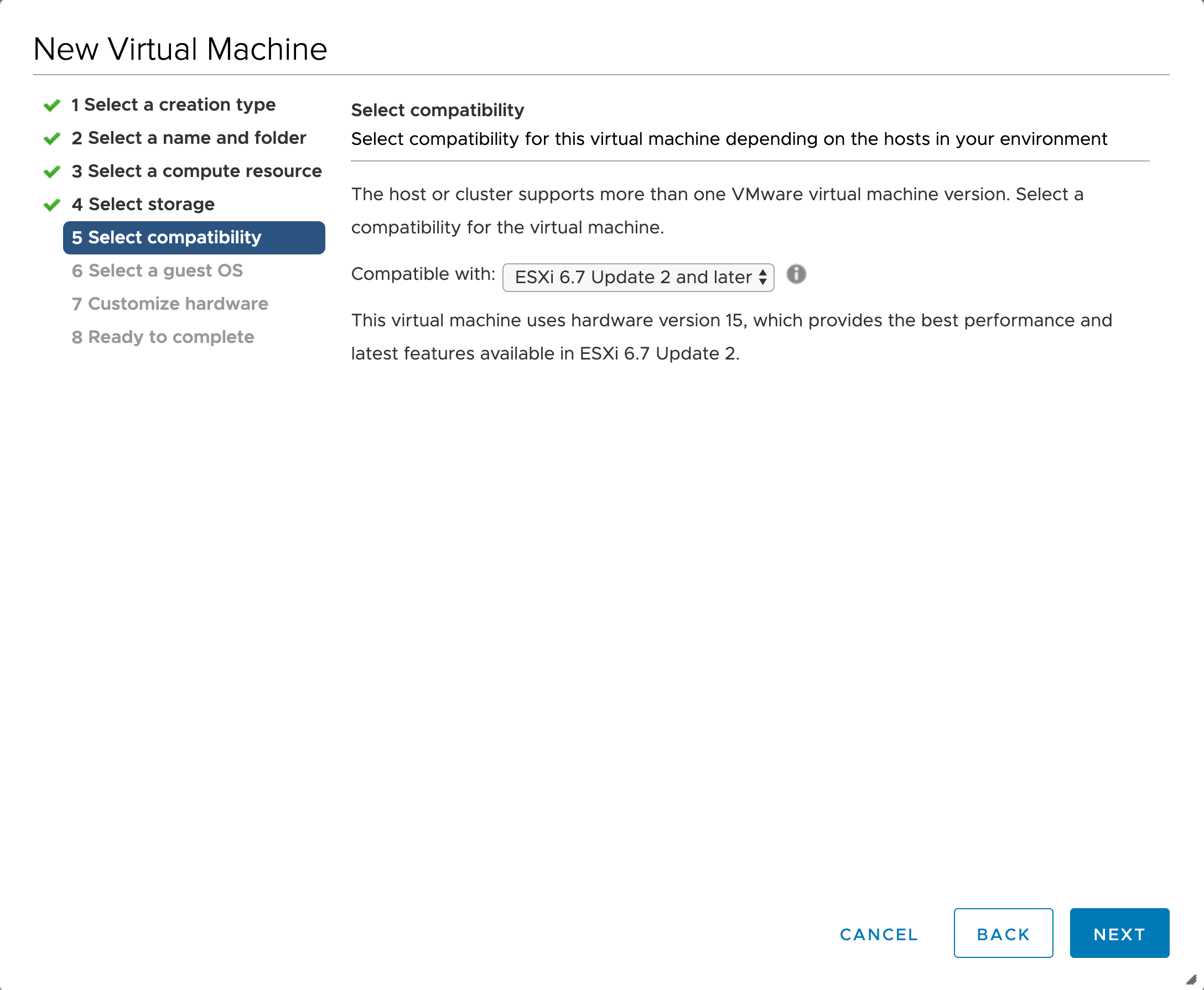 Screenshot des Abschnitts „Kompatibilität auswählen“ im Fenster zur Erstellung einer neuen virtuellen Maschine.