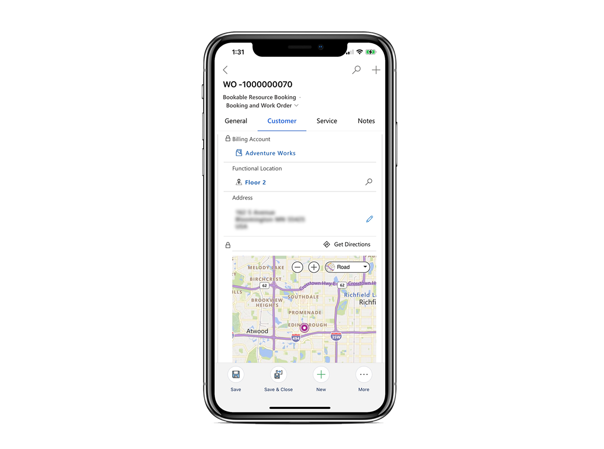 Geräte-Rendering mit der mobilen Field Service-App, die eine Buchung und einen Standort auf einer Karte anzeigt.