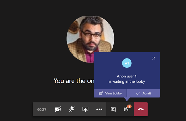 Screenshot zeigt eine Besprechung mit einem Benutzer im Wartebereich.