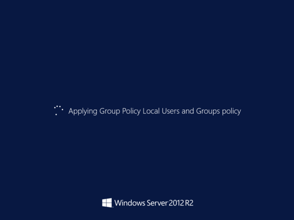 Screenshot: Ladevorgang zum Anwenden der Gruppenrichtlinie für lokale Benutzer und Gruppen in Windows Server 2012 R2.