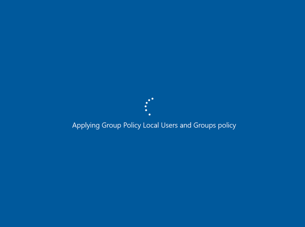 Screenshot: Ladevorgangs zum Anwenden der Gruppenrichtlinie für lokale Benutzer und Gruppen in Windows Server 2012.