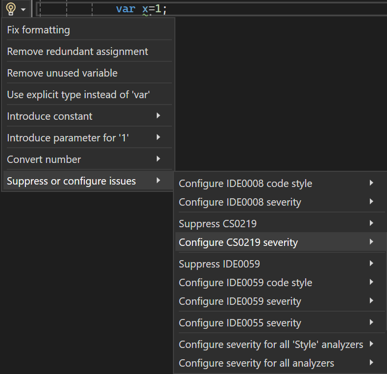 Screenshot, der zeigt, wie Sie den Regelschweregrad aus dem Glühbirnenmenü in Visual Studio 2022 konfigurieren.