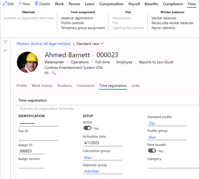 Screenshot depicts the worker page of badge ID 000023. The time registration tab is displayed.