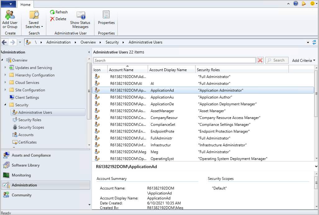 Captura de pantalla del nodo Usuarios administrativos con la opción Mostrar mensajes de estado en la cinta de opciones.