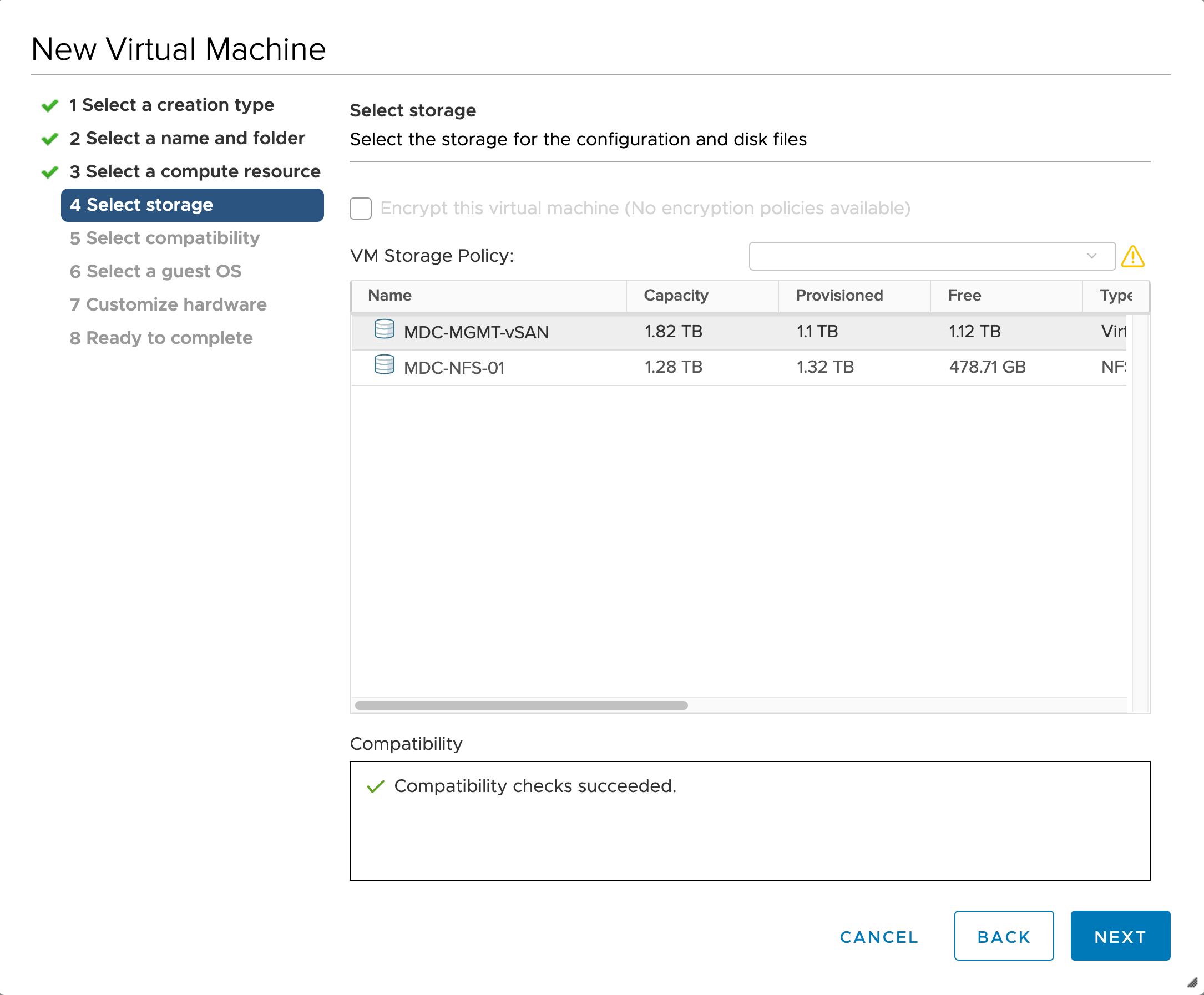 Quinta captura de pantalla que muestra cómo crear una máquina virtual de VMware vSphere.