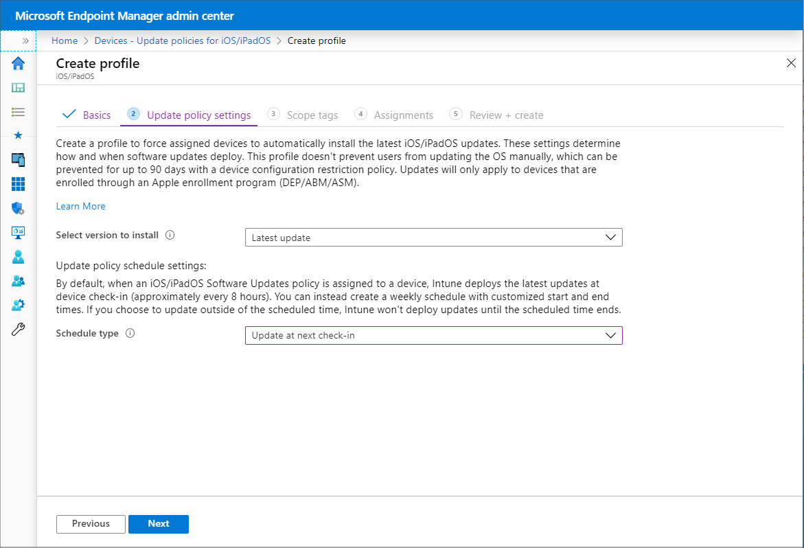 Captura de pantalla que muestra la configuración de la directiva de actualización de software de ejemplo en Microsoft Intune.