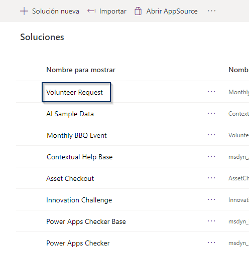 Captura de pantalla de la lista Soluciones con la solicitud voluntaria resaltada