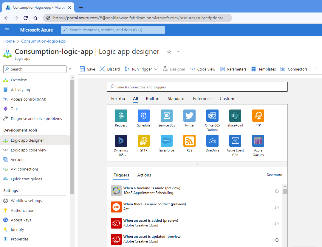 Captura de pantalla que muestra Azure Portal, el diseñador para la aplicación lógica de consumo con flujo de trabajo en blanco y galería de desencadenadores integrados.