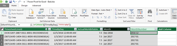 Näyttökuva, jossa kaava lisätään Excel Onlinen MonthNumber-sarakkeeseen.