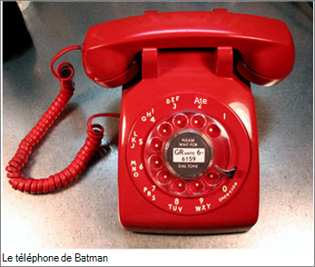 Image d’un Batphone rouge (de la série télévisée, « Batman ».