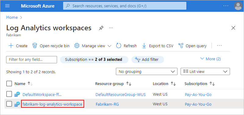 Capture d’écran montrant le portail Azure, la liste des espaces de travail Log Analytics et un espace de travail spécifique sélectionné.