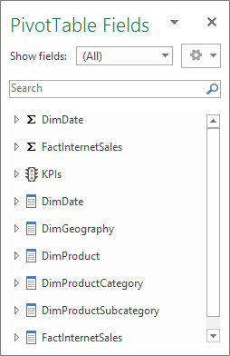 Capture d’écran de la boîte de dialogue Champs de tableau croisé dynamique dans Excel montrant que DimCustomer n’est pas disponible pour la sélection.