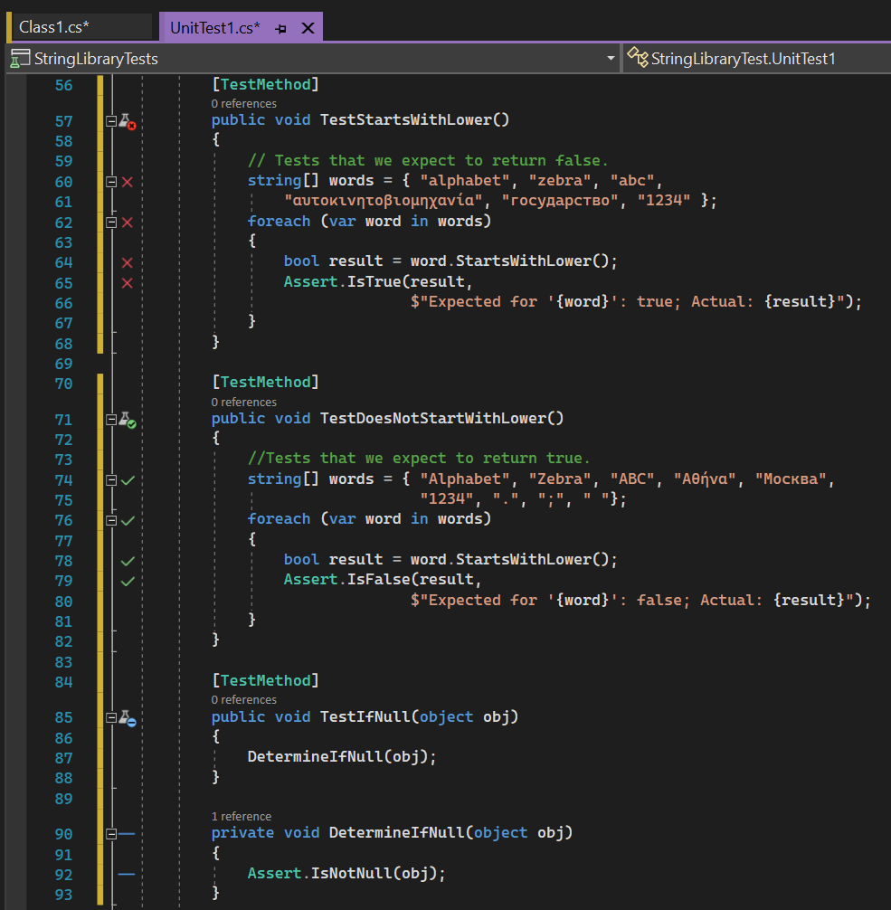 Capture d’écran montrant les méthodes de test dans Visual Studio avec les symboles de réussite ou d’échec.