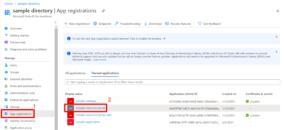 Képernyőkép az Azure Portalról, amelyen a Microsoft Entra Alkalmazásregisztrációk lap van kiemelve a mintaerőforrás-kiszolgálóval.
