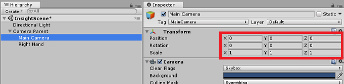 Screenshot del pannello Hierarchy (Gerarchia) con l'opzione Main Camera selezionata, Le impostazioni di trasformazione sono evidenziate nel pannello Inspector (Controllo).