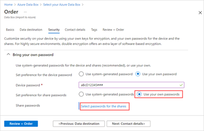 Screenshot delle opzioni per l'uso delle password di condivisione personalizzate nella scheda Sicurezza per un ordine di Data Box. Sono evidenziate due opzioni, Usa password personalizzate e Seleziona password per le condivisioni.