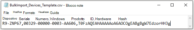 File del Blocco note che mostra le voci di esempio per la colonna A (numero di serie del dispositivo), la colonna B (ID prodotto Windows) e la colonna C (hash hardware).