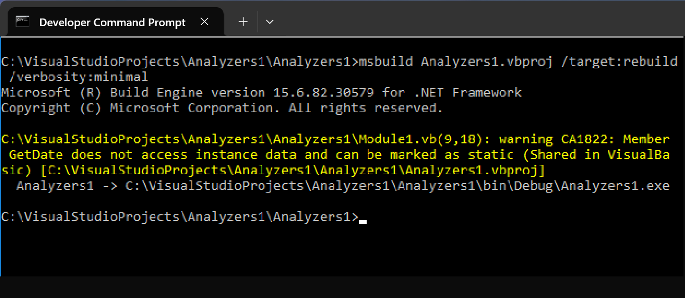 Screenshot che mostra l'output di MSBuild con una violazione della regola in un prompt dei comandi per gli sviluppatori.