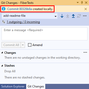 Visual Studio 内のコミット情報リンクを示すスクリーンショット。