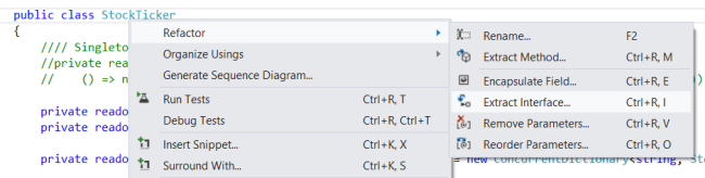 Visual Studio Code 上に表示されている右クリック ドロップダウン メニューのスクリーンショット。[リファクタリング] オプションと [インターフェイスの抽出] オプションが強調表示されています。