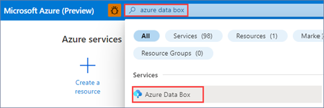 Azure portal で Data Box ジョブを検索する方法を示すスクリーンショット。検索ボックスと、選択された Azure Data Box サービスが強調表示されています。