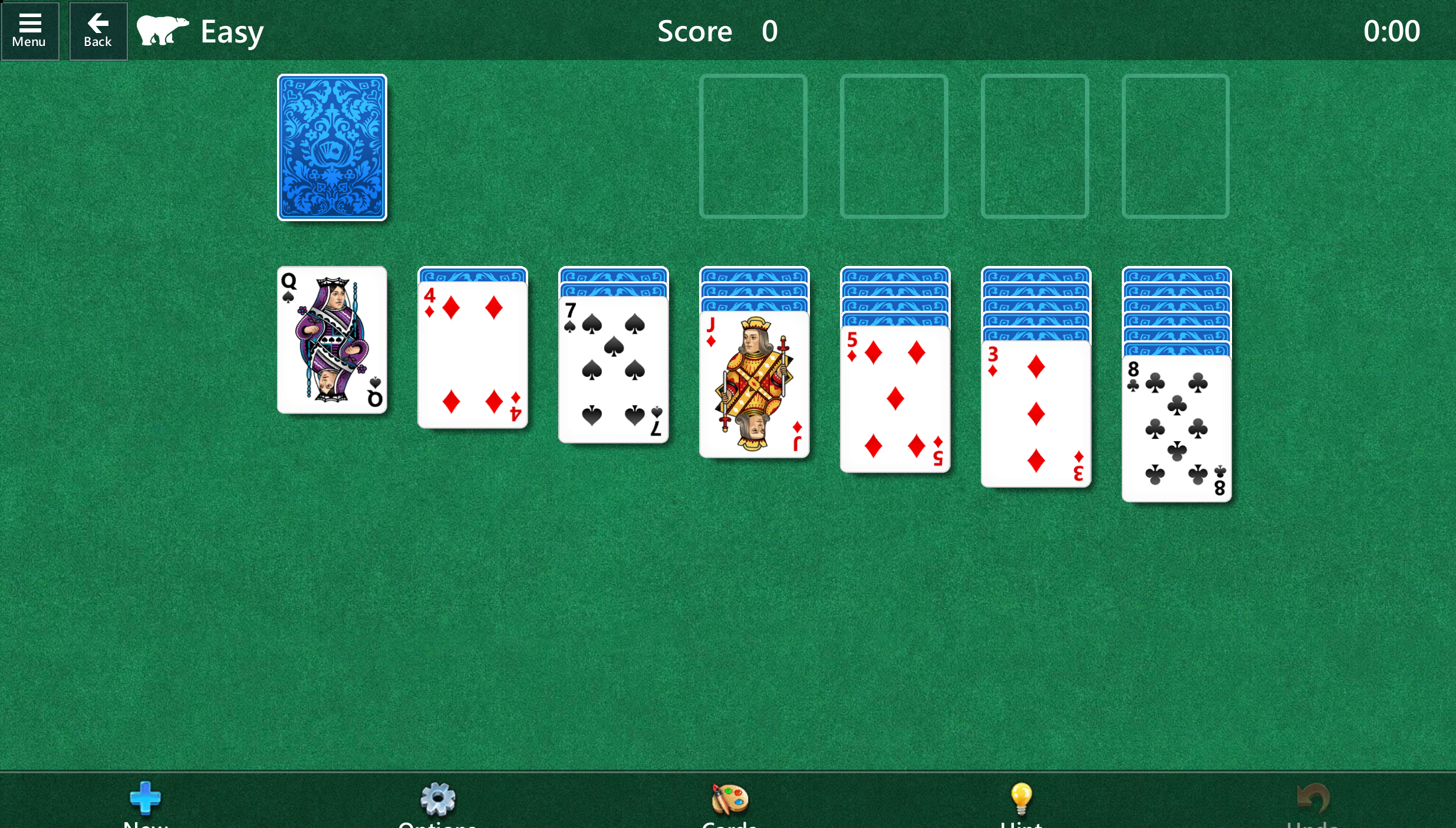 標準のソリティア ゲーム モード。 白いカードが緑のテーブルに並べられます。 カードの裏面には、緑豊かな複雑な模様が描かれています。