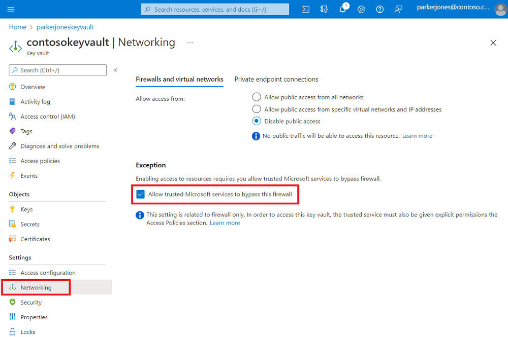 [信頼された Microsoft サービスがこのファイアウォール機能をバイパスすることを許可する] が有効になっている Azure Key Vault ネットワーク ページ。