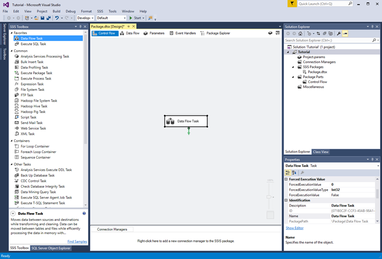 [デザイン] ペインの [制御フロー] タブにドラッグされている [データ フロー タスク] を示す Visual Studio のスクリーンショット。