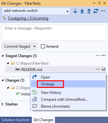 Visual Studio의 스테이징된 파일에 대한 상황에 맞는 메뉴 옵션의 스크린샷.