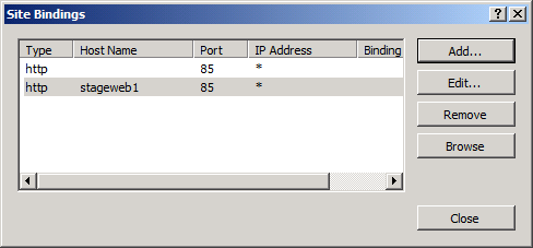 W polu Nazwa hosta wpisz nazwę serwera internetowego (na przykład STAGEWEB1), a następnie kliknij przycisk OK.
