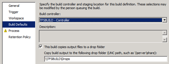 Na karcie Build Defaults (Wartości domyślne kompilacji kompilacji) w polu Kopiuj dane wyjściowe kompilacji do następującego folderu drop wpisz ścieżkę Universal Naming Convention (UNC) folderu upuszczania (na przykład \TFSBUILD\Drops).