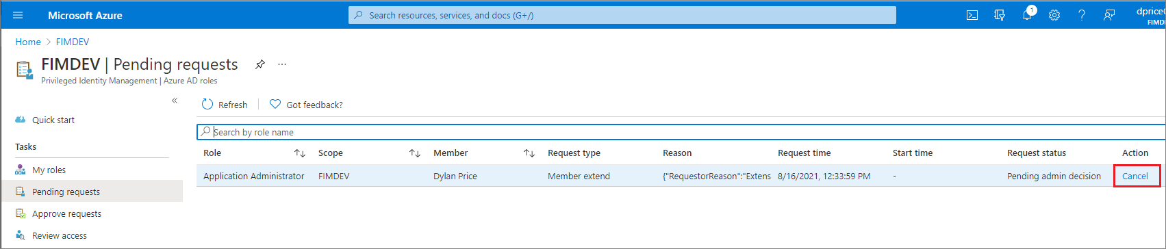 Zrzut ekranu przedstawiający role entra firmy Microsoft — strona Oczekujące żądania zawierająca listę oczekujących żądań i link do pozycji Anuluj.