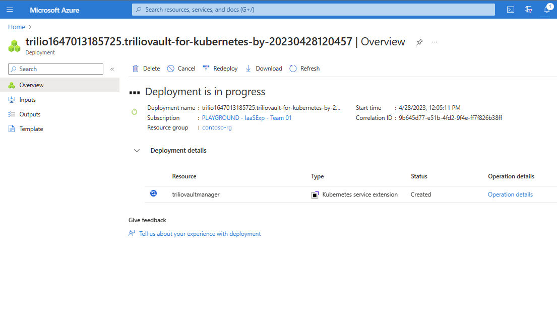 Zrzut ekranu przedstawiający ekran wdrożenia witryny Azure Portal przedstawiający, że oferta Kubernetes jest obecnie wdrażana.