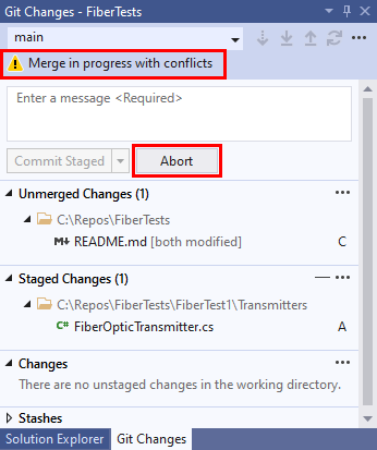 Zrzut ekranu przedstawiający komunikat powodujący konflikt scalania w oknie Repozytorium Git programu Visual Studio 2019.
