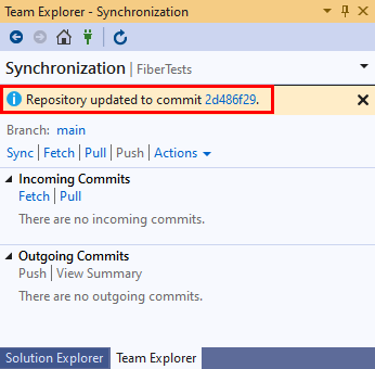 Zrzut ekranu przedstawiający komunikat potwierdzenia ściągnięcia w widoku Synchronizacja programu Team Explorer w programie Visual Studio 2019.