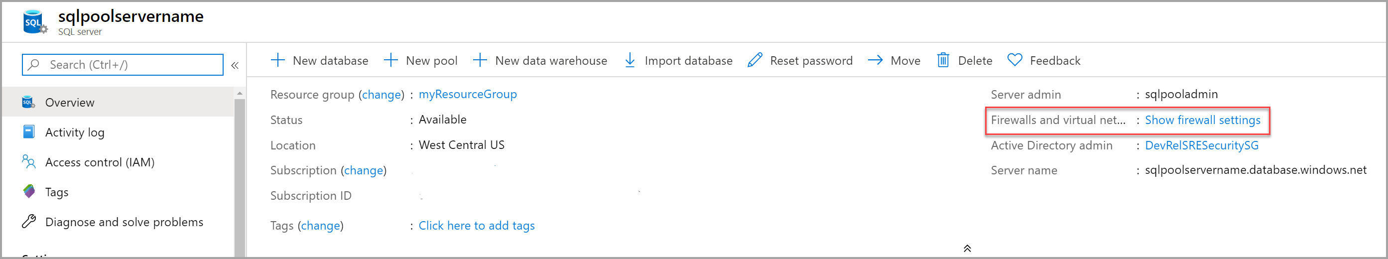 Zrzut ekranu przedstawiający Azure Portal. Ustawienia serwera, Pokaż ustawienia zapory.