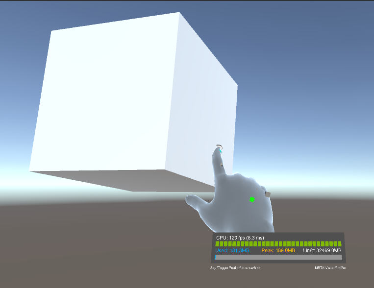 Zrzut ekranu przedstawiający symulowaną prawą rękę dotykającą modułu bliskiego.