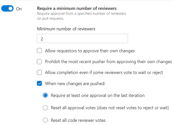 Captura de tela que mostra a política Habilitar a política Exigir Revisões de Código.