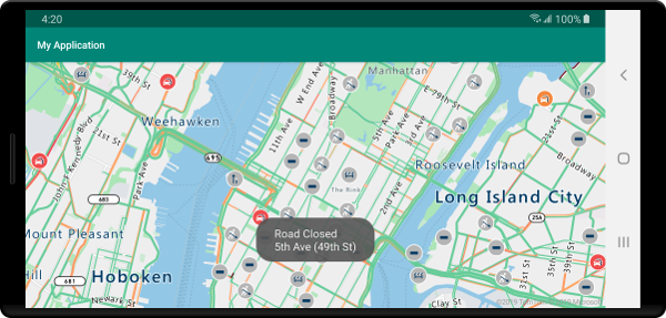 Mapa que mostra informações de tráfego em tempo real com uma mensagem de notificação do sistema exibindo detalhes do incidente
