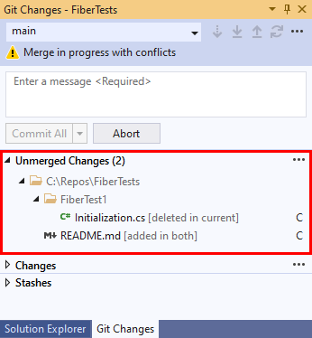 Captura de tela dos arquivos com conflitos de mesclagem na janela Alterações do Git do Visual Studio.
