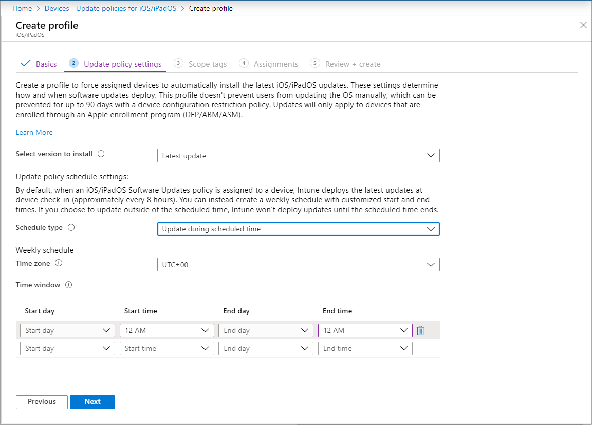 Captura de tela que mostra a seleção para instalar uma atualização durante o tempo agendado em uma política de atualização em Microsoft Intune.
