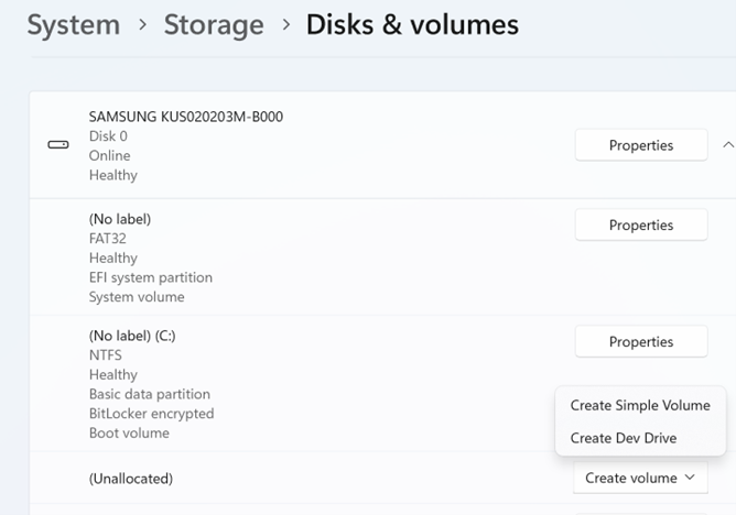 Captura de tela da lista de armazenamento Discos e volumes com espaço não alocado.