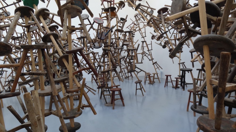 Arte de Ai Weiwei. A instalação, Bang, foi mostrada em 2013.