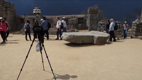 A câmera de 360° filmando em Machu Picchu.